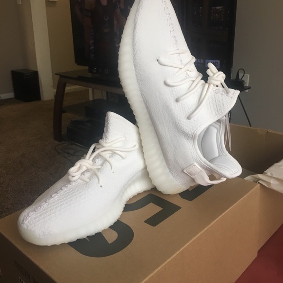 YEEZY boost 350. New in box - Picture 3 of 6